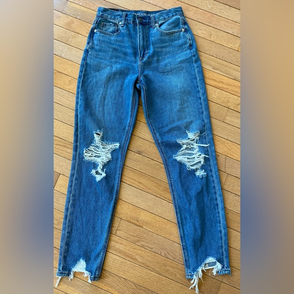 American Eagle Outfitters Denim - EUC American Eagle outfitters Very distressed high waisted Mom Jeans